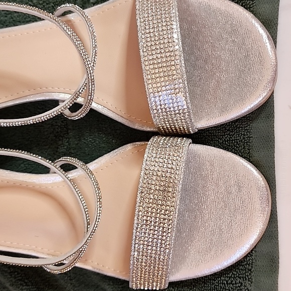 NEW  Silver Sparkle Wedge Sandals - Picture 5 of 9